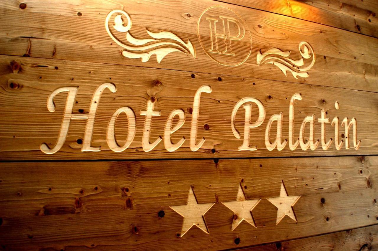 Hotel Palatin Oravsky Podzamok Buitenkant foto