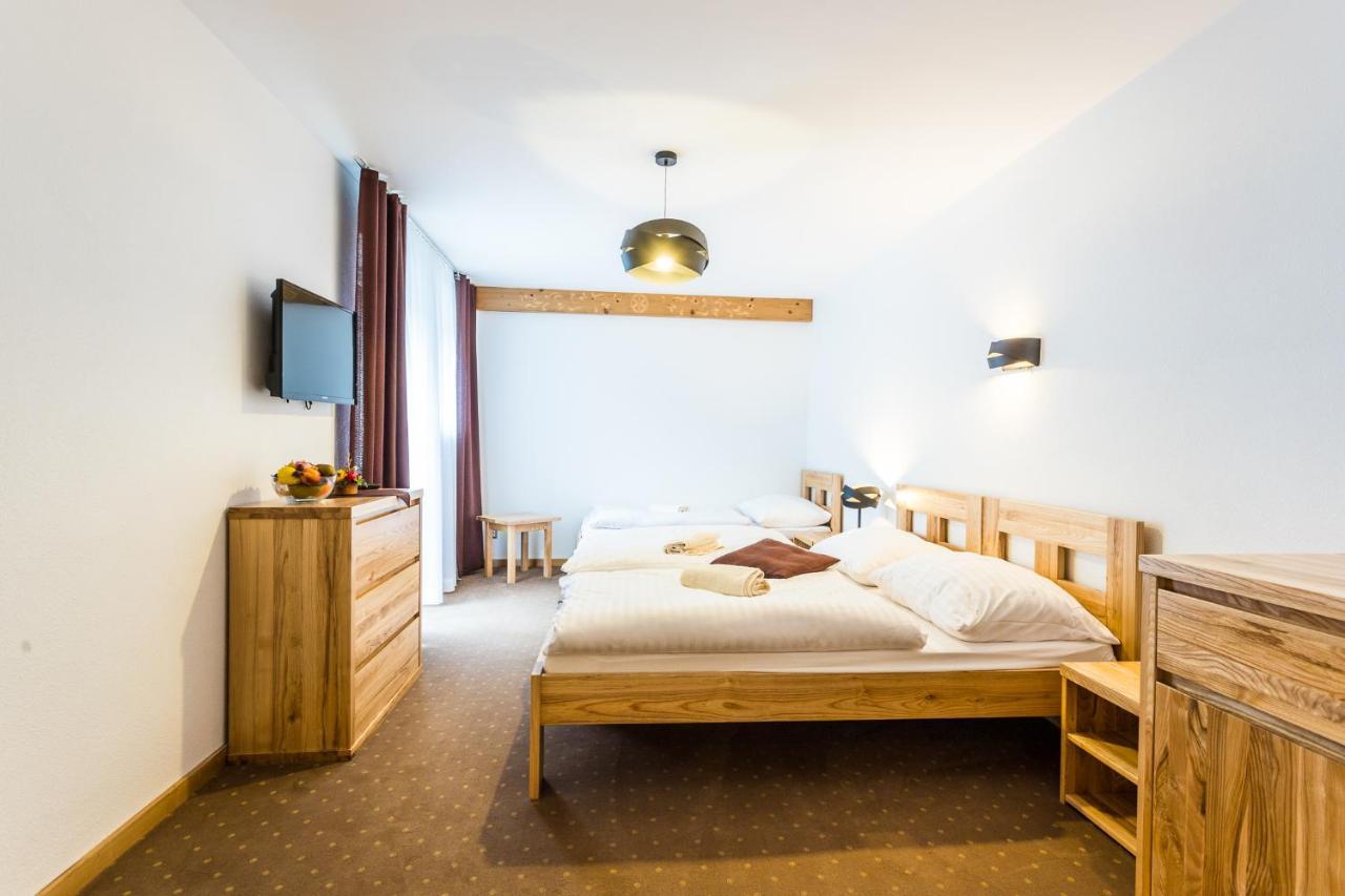 Hotel Palatin Oravsky Podzamok Buitenkant foto