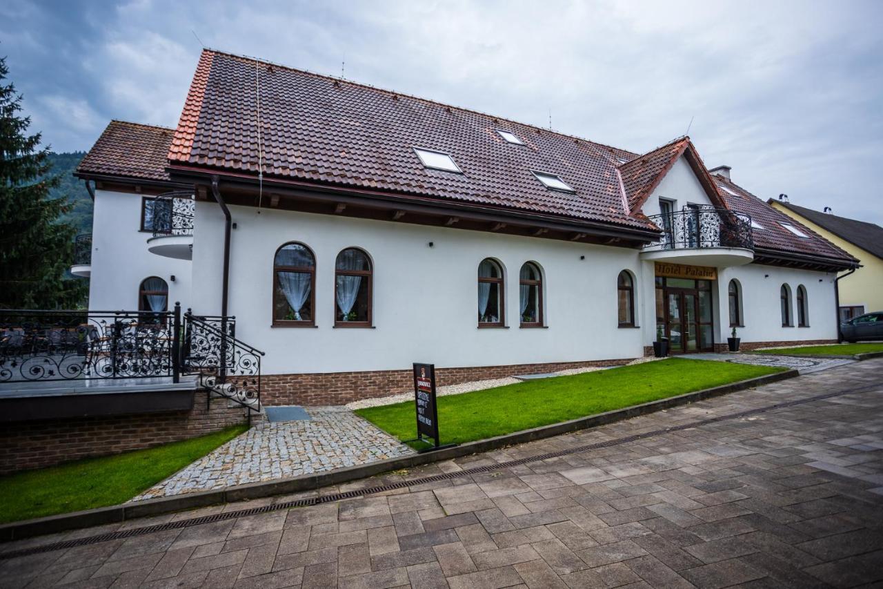 Hotel Palatin Oravsky Podzamok Buitenkant foto