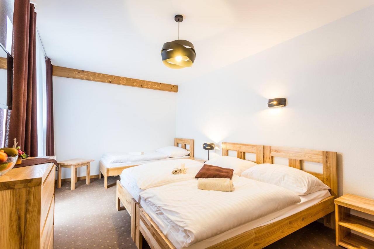 Hotel Palatin Oravsky Podzamok Buitenkant foto