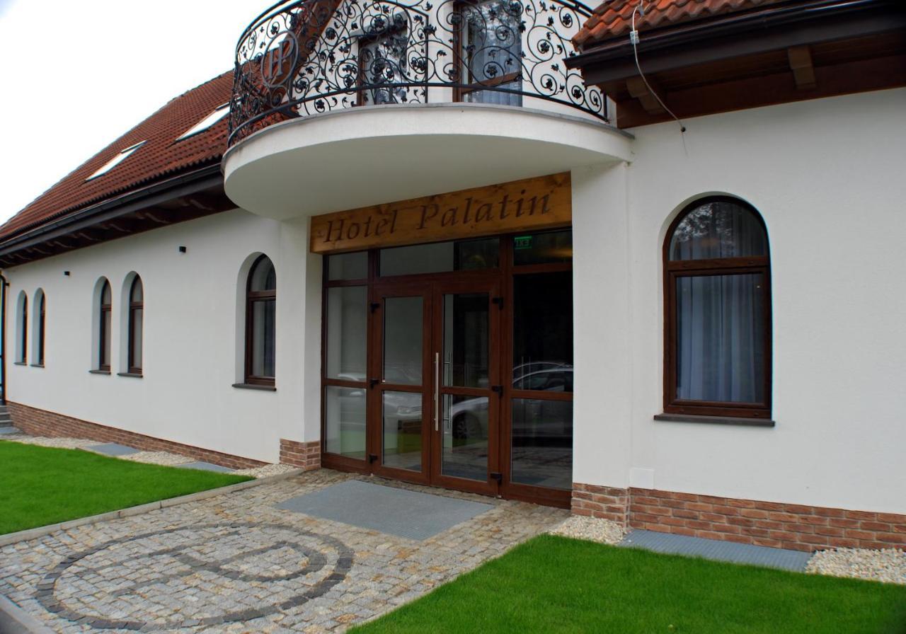 Hotel Palatin Oravsky Podzamok Buitenkant foto