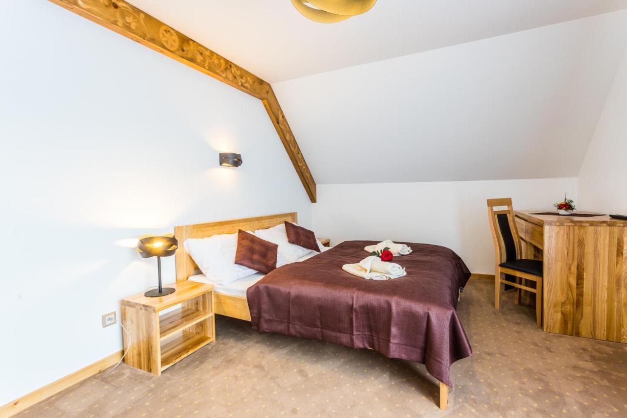 Hotel Palatin Oravsky Podzamok Buitenkant foto