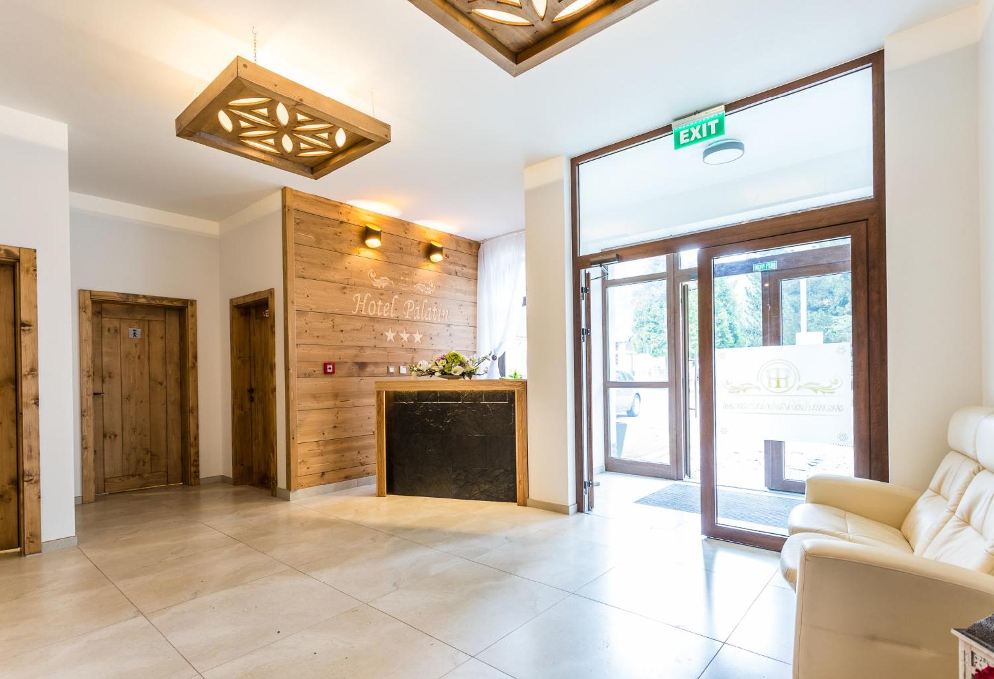 Hotel Palatin Oravsky Podzamok Buitenkant foto