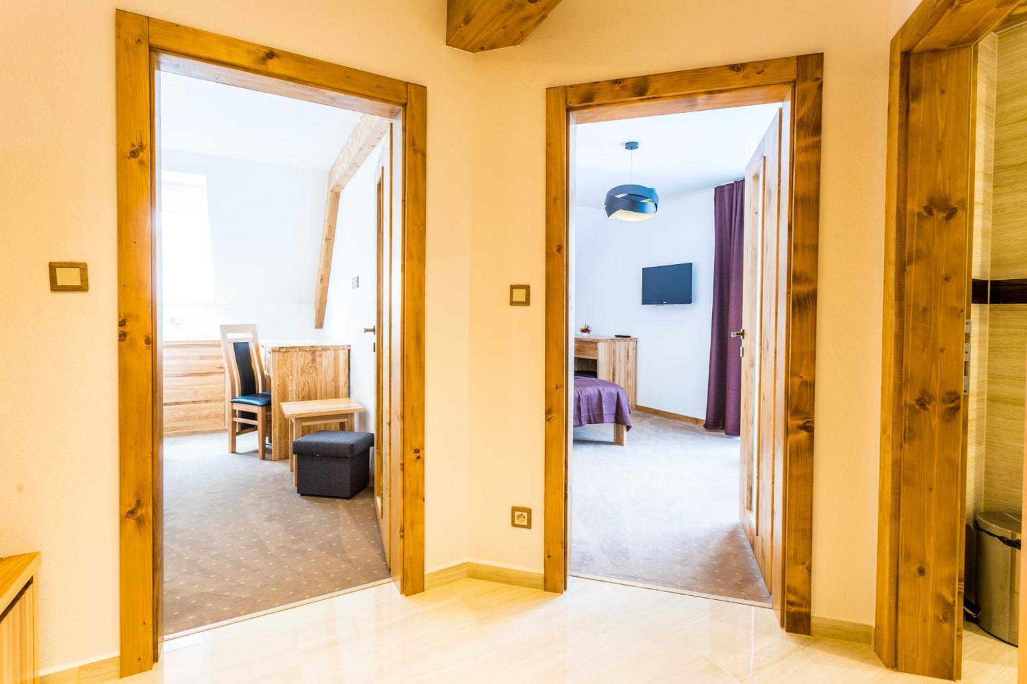 Hotel Palatin Oravsky Podzamok Buitenkant foto